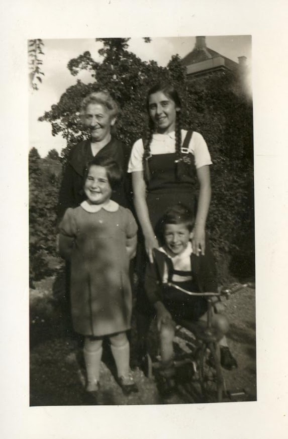 Kate Bauer’s great-great-grandmother, Bertha Kahn, with her grandchildren.