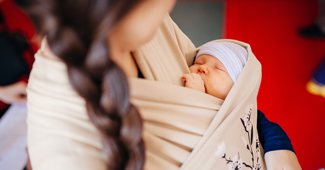 Mothers from Eastern Ukraine attend training on breastfeeding